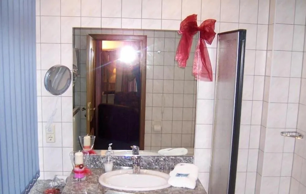 Hotel "Drei Rosen" OHG Regina & Hans - Peter Faßbinder