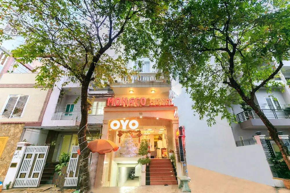 OYO 652 Monaco Hotel (Vaccinated Staff)