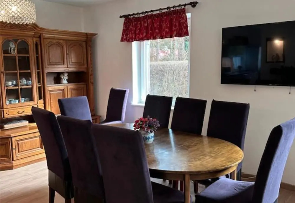 Large Holiday Home With Private Garden