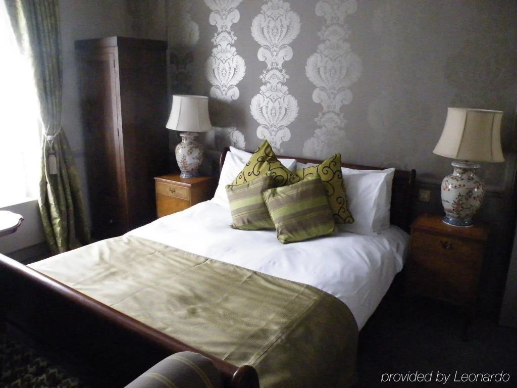 Saracens Head Hotel by Greene King Inns