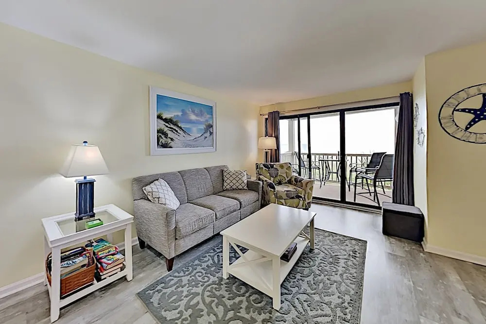 Lovely Surfside Shores Gem: Beach Access & Pool 2 Bedroom Condo