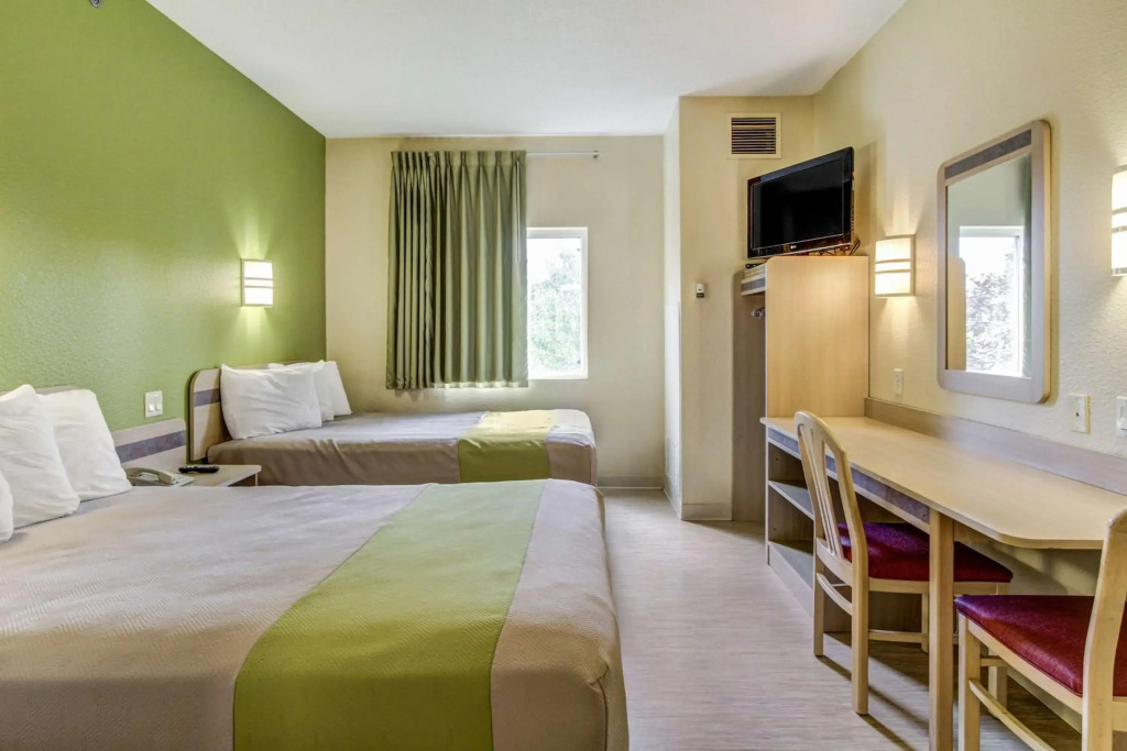 Motel 6-Medina, OH - Cleveland
