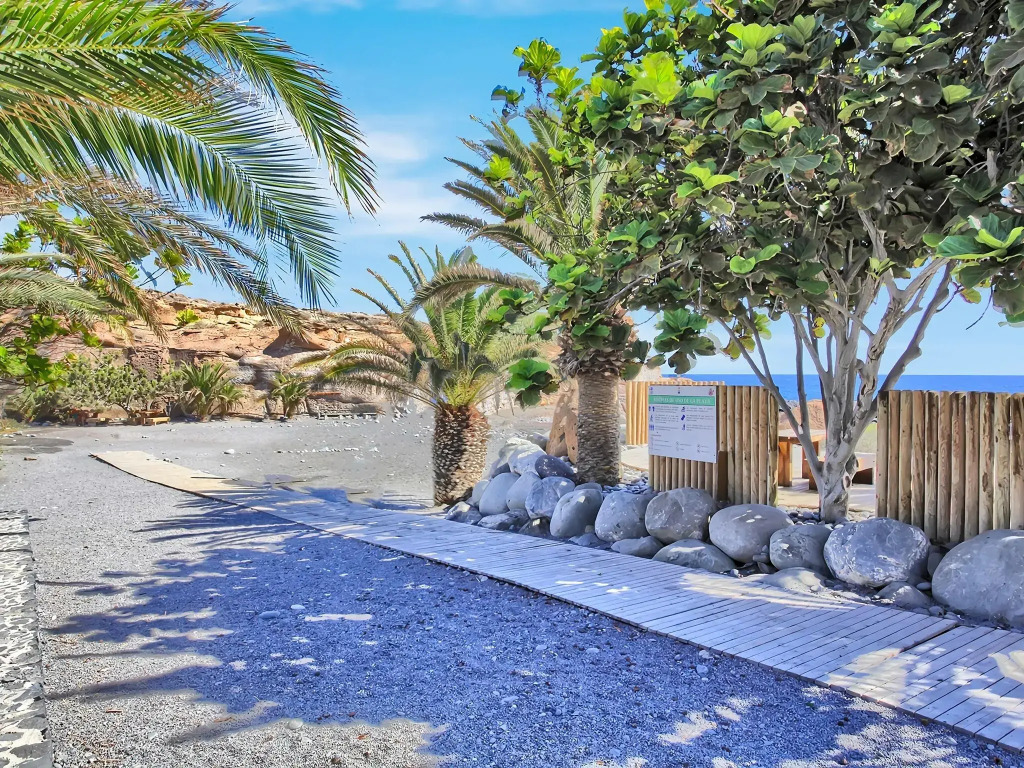 Traditional holiday home in Arico with garden