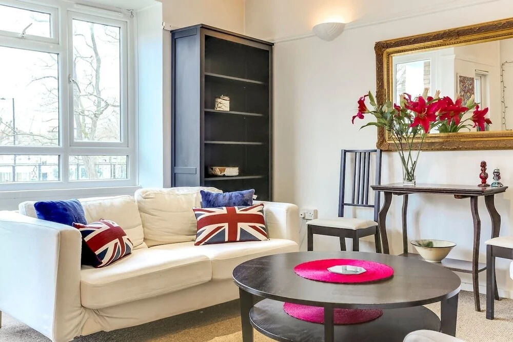 West London 3 bed Home Next to the River!
