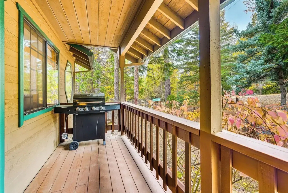 Fire Pit, Gazebo & Grill: Family Cabin in Arnold!