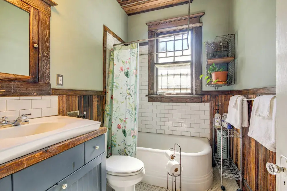 1 Mi to Overton Park: Extended Stay in Memphis!