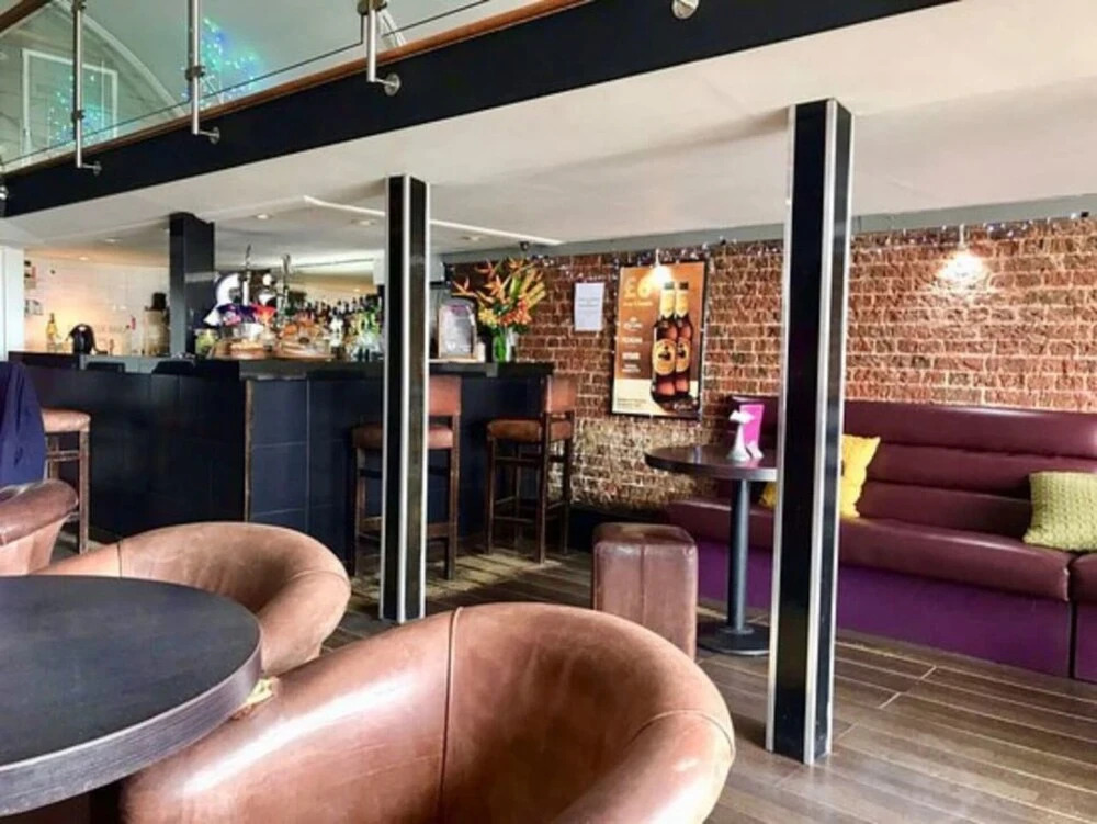 Off the Hook - Luxury Beach Apartment - Sleeps 4
