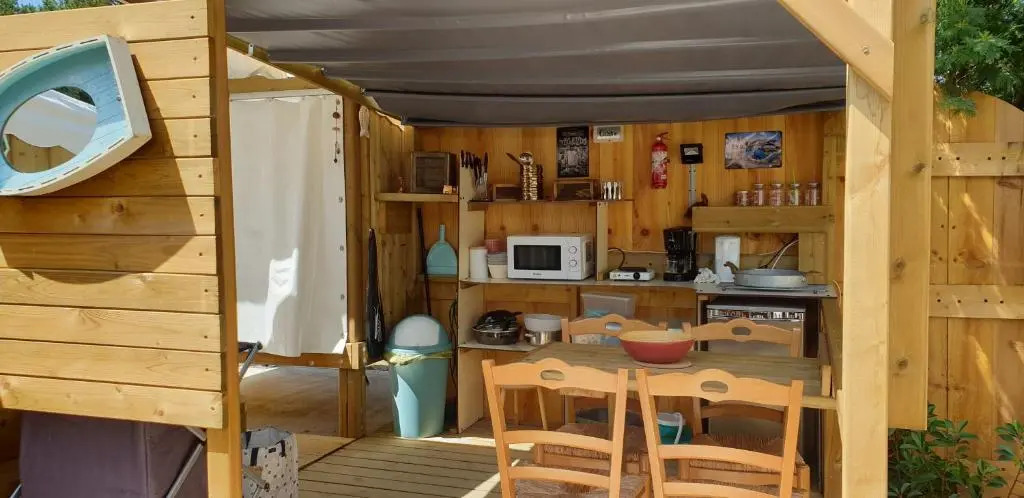 Gîte insolite vue sur le ciel étoilé , cuisine, salle d eau, 2 chambres , proche du zoo de La Palmyre