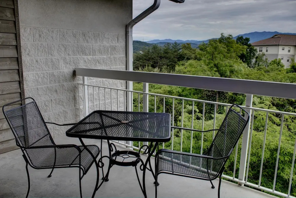 Whispering Pines 352hc
