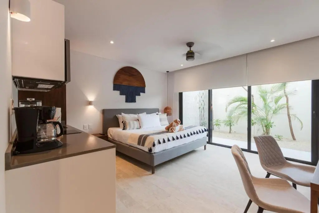 LAGUNAS CENTRAL PARK High tech studio with backyard / Pool & Gym at condo! 2 pax