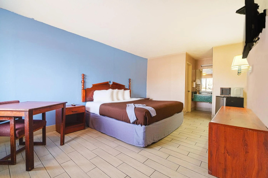 Regency Inn Three Rivers I-37