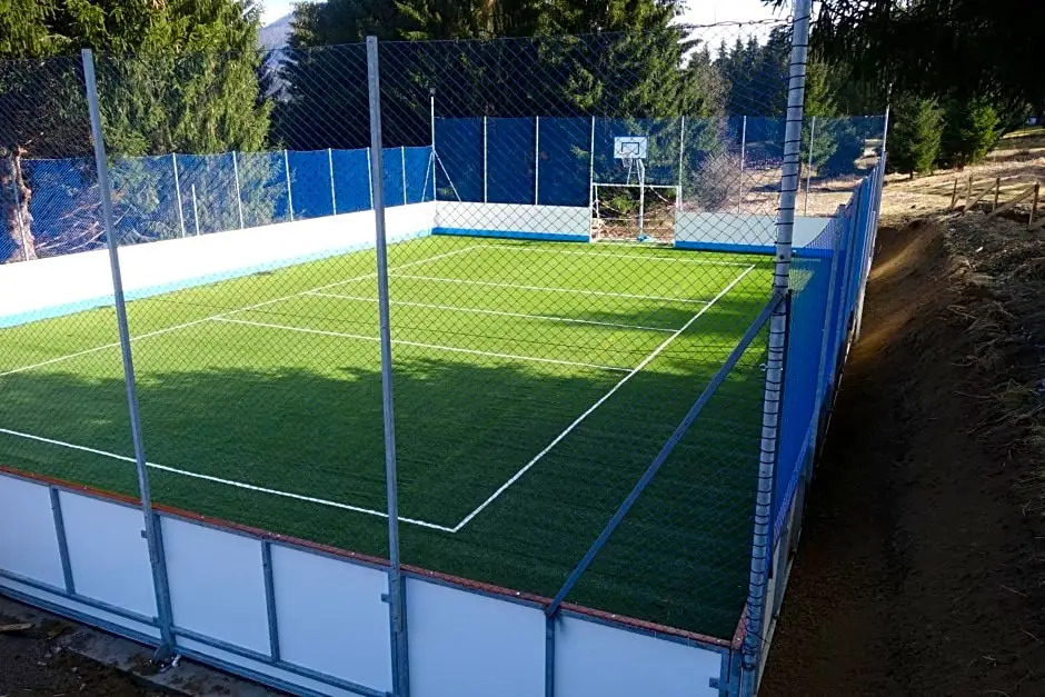 Drevenica pod smrekom