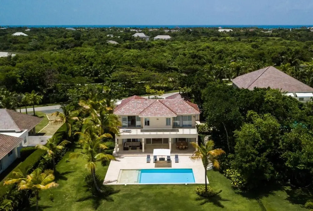 Cozy 5-bedroom Villa With Beaituful Views of La Cana Golf Course