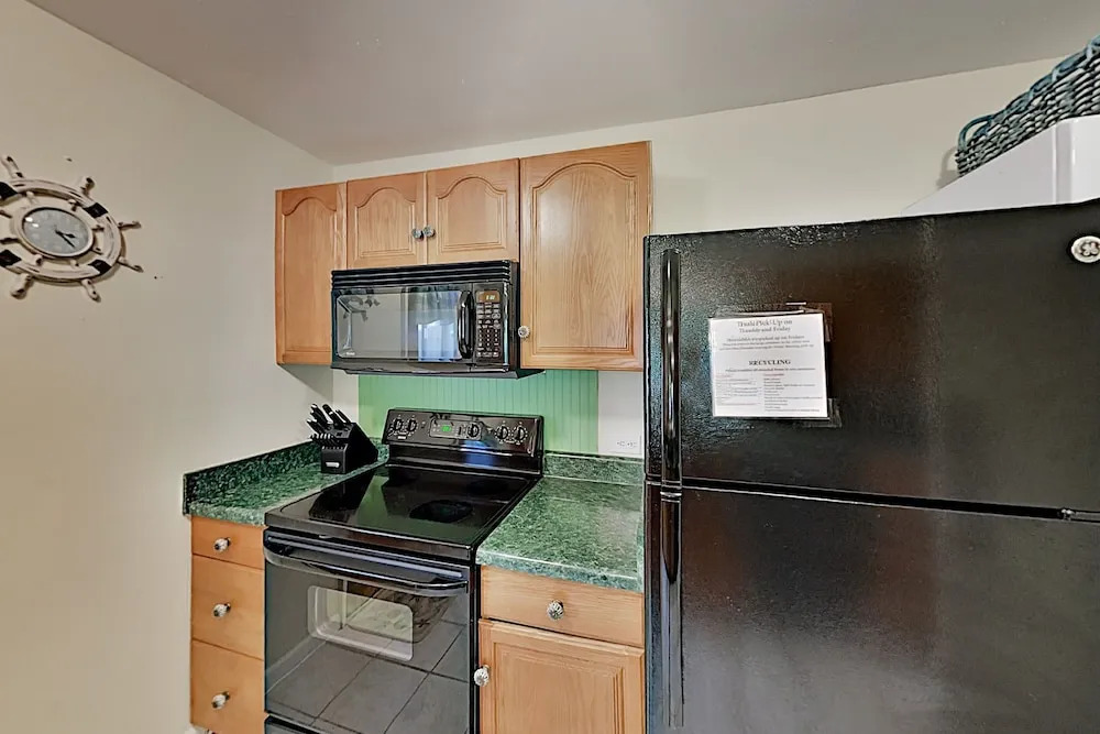 New Listing! Golf & Beach : 5 Pools & Tennis 2 Bedroom Condo