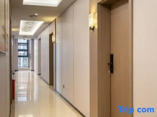 Mike E-sports Hotel (Chongqing Longhu Shidaitian Street Shiyou Road Subway Station Branch)