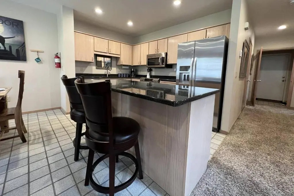 22 Eaglewood Condo