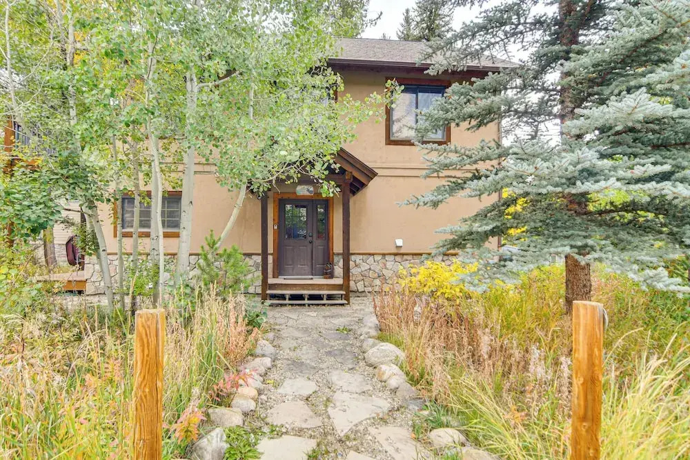 Mountainside Winter Park Ski Home w/ Hot Tub