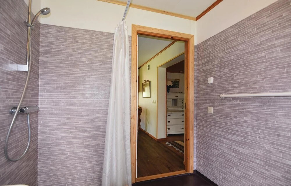 Awesome Home in Ed With 4 Bedrooms and Wifi