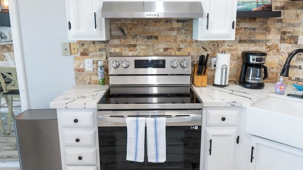 Sweeping 5th Floor Views - Direct Beach - Remodeled