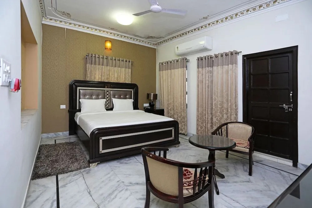 OYO 9540 Home Heritage near City Palace