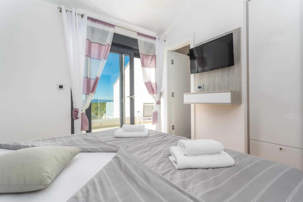 Villa MARIA with heated swimming pool