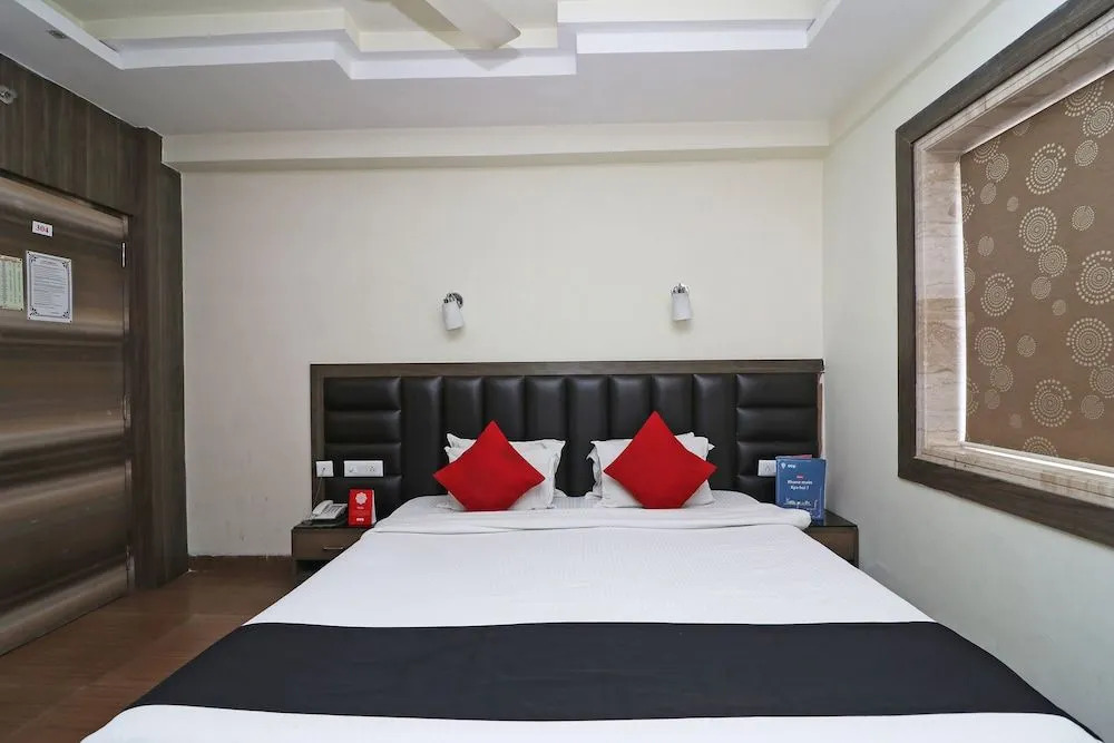 Capital O 1138 Hotel Emerald