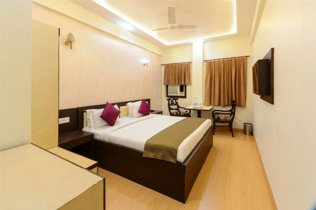 Hotel Ashish Palace
