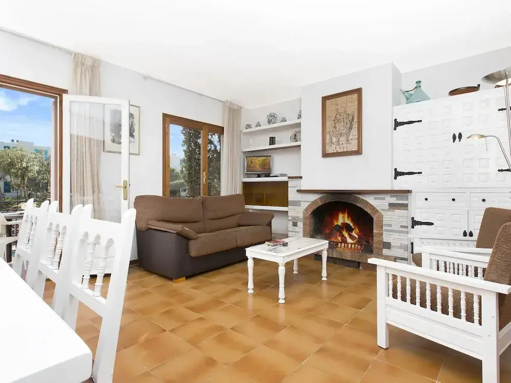 Simply Furnished Apartment With Shared Pool in Llafranc