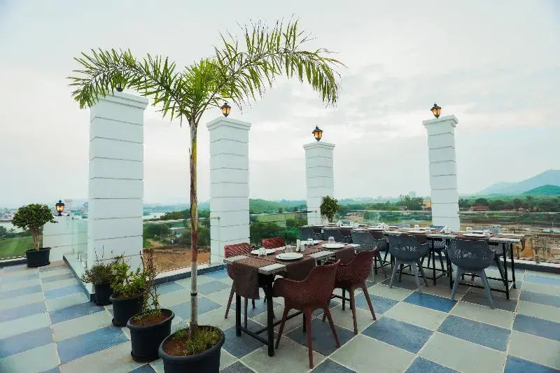 Revaas Lake View Boutique Stay