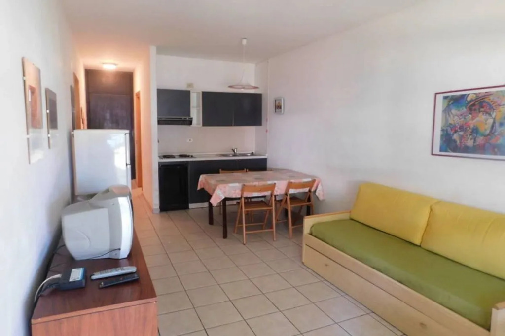 IssTravel, Holiday Homes from 400 to 900 mt from the sea, apartments 6 beds
