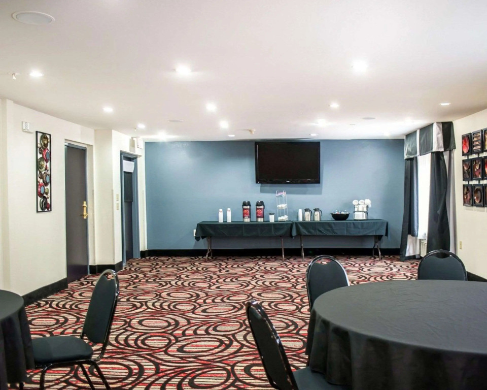 Comfort Suites Nashville Airport - BNA