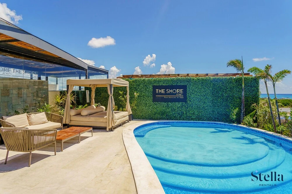 Grand Oceanview Condo with Rooftop Pools