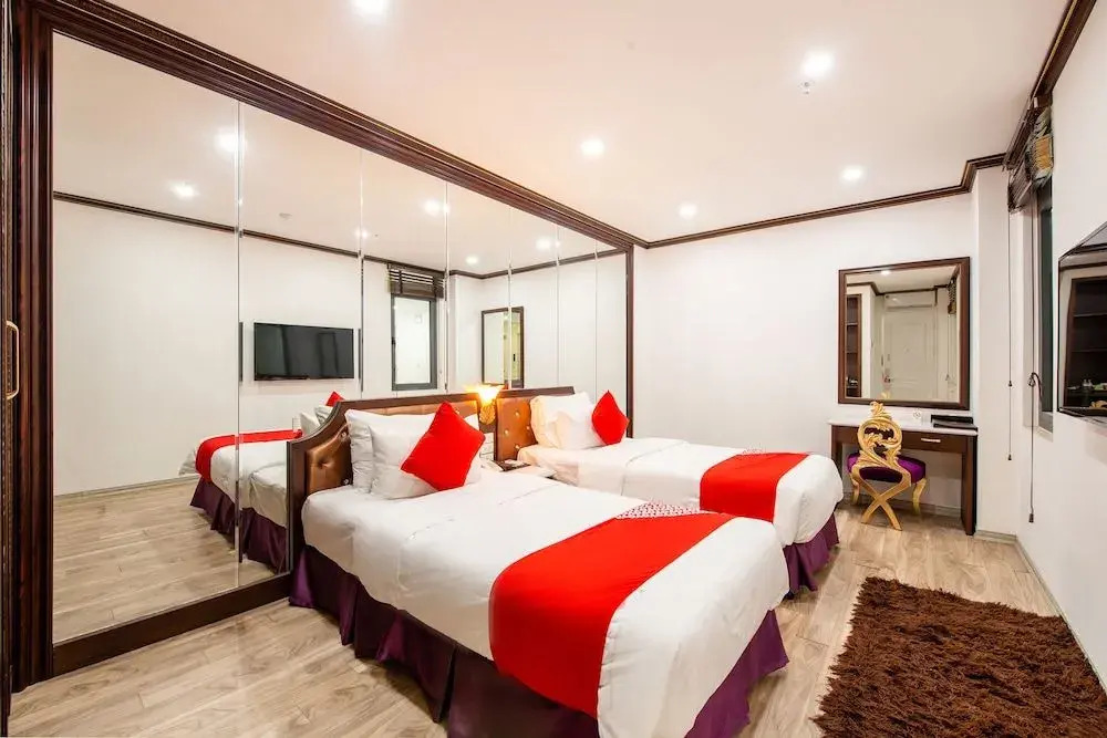 OYO 348 Suji Hotel