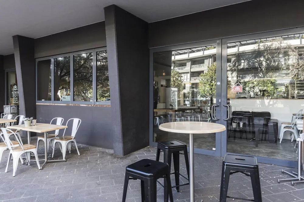 Spacious 1 Bedroom Apt Close To Green Square & Pool