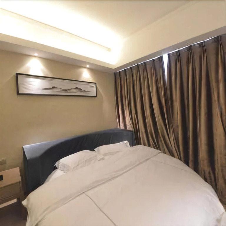 Summer Cherry Apartment (Ji'nan Quancheng Road Kuanhouli)