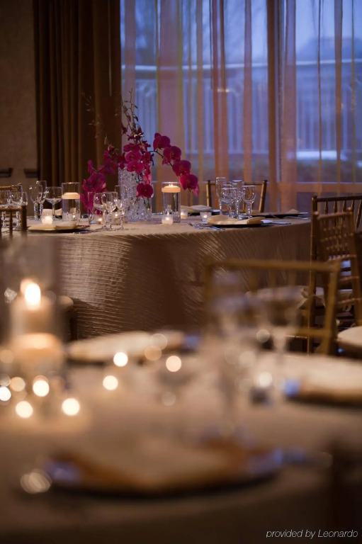 Renaissance Charlotte Suites