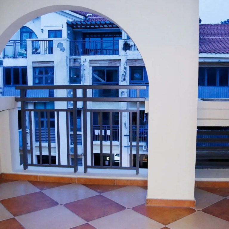 Shenzhen House of Sea Apartment (Dameisha Subway Station)