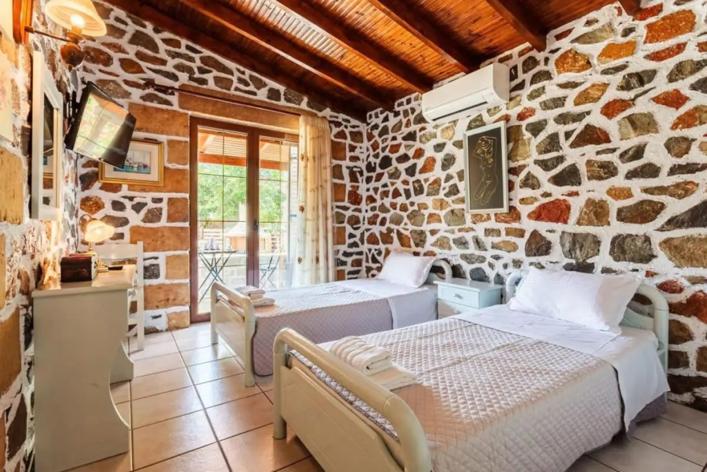 Elia Luxury House - Manis Garden Retreat