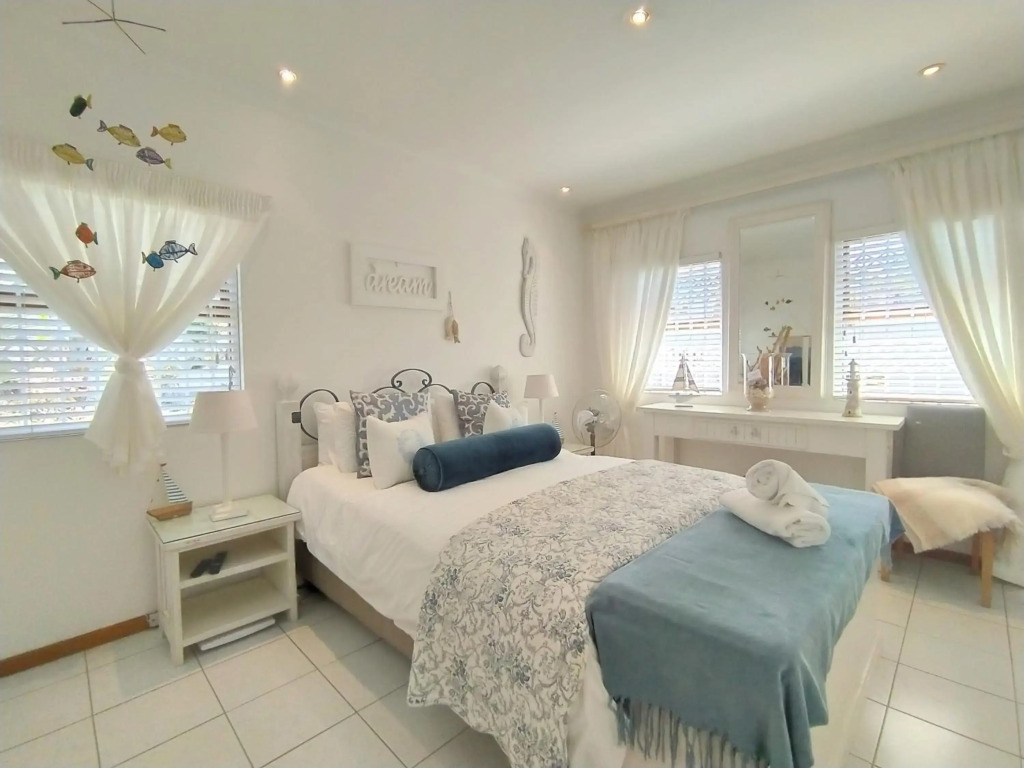 Villa Mintos - 4 bed 3 bath, Pool, 750m to Robberg 5 Beach