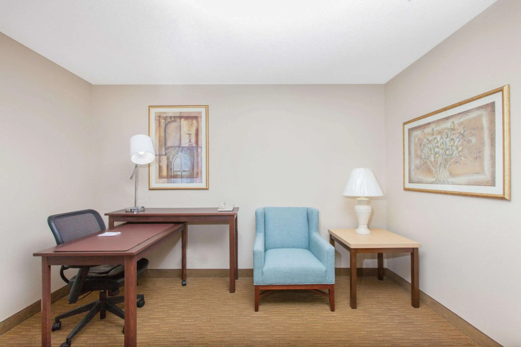 Hawthorn Suites Midwest City