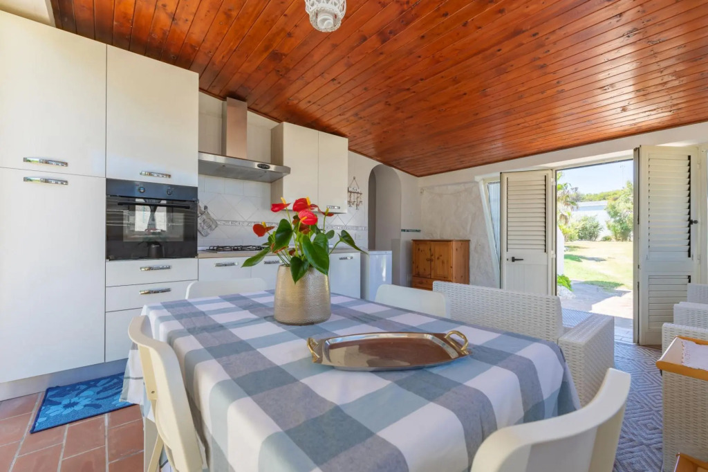 Beachfront apartment overlooking the sea of Torre Specchia-Incoronata