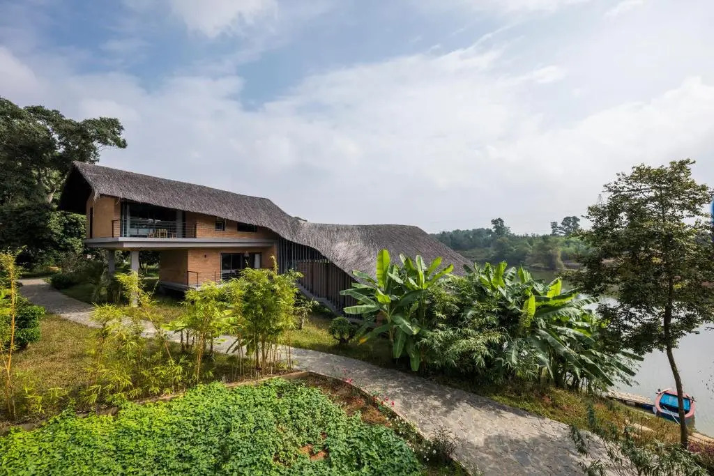 Tomodachi Retreat - Làng Mít