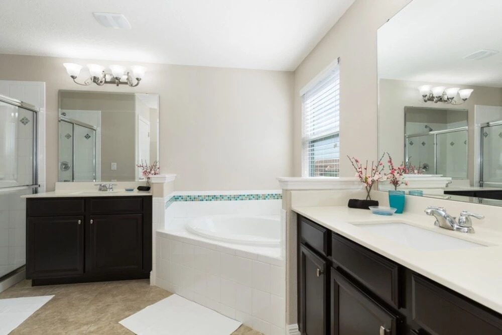 Solterra - 4103 Oaktree Drive