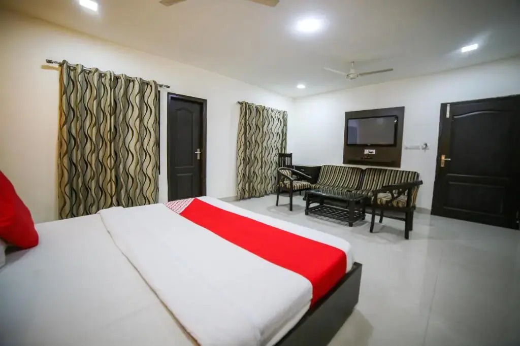 Hotel Prateek Plaza & Restaurant