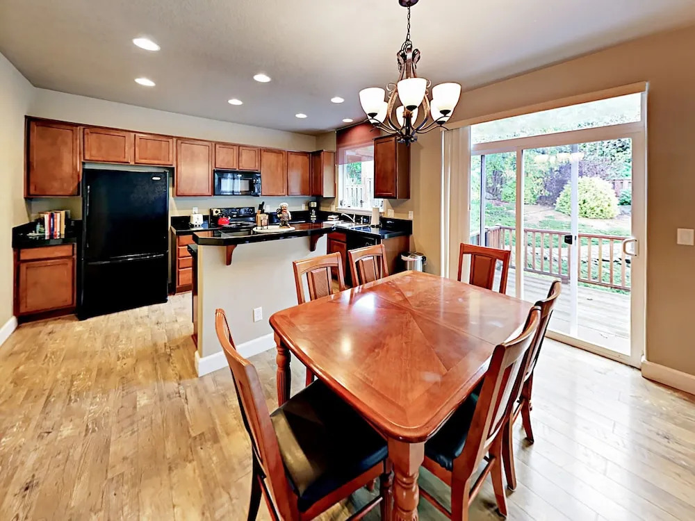 1595 Sundown Home 2 Bedrooms 2.5 Bathrooms Home