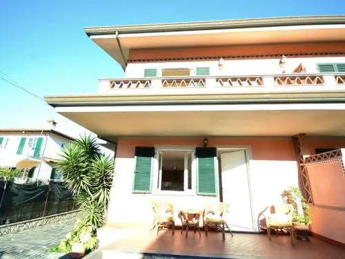 Luxurious Holiday Home in Montignoso with Garden