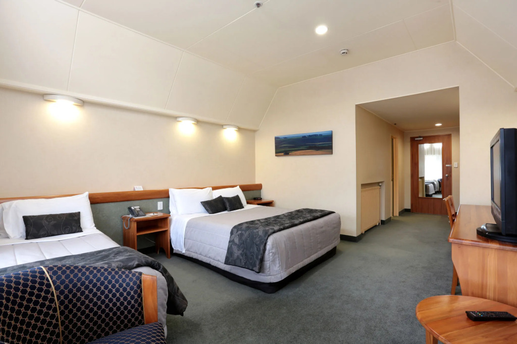 Ascot Park Hotel