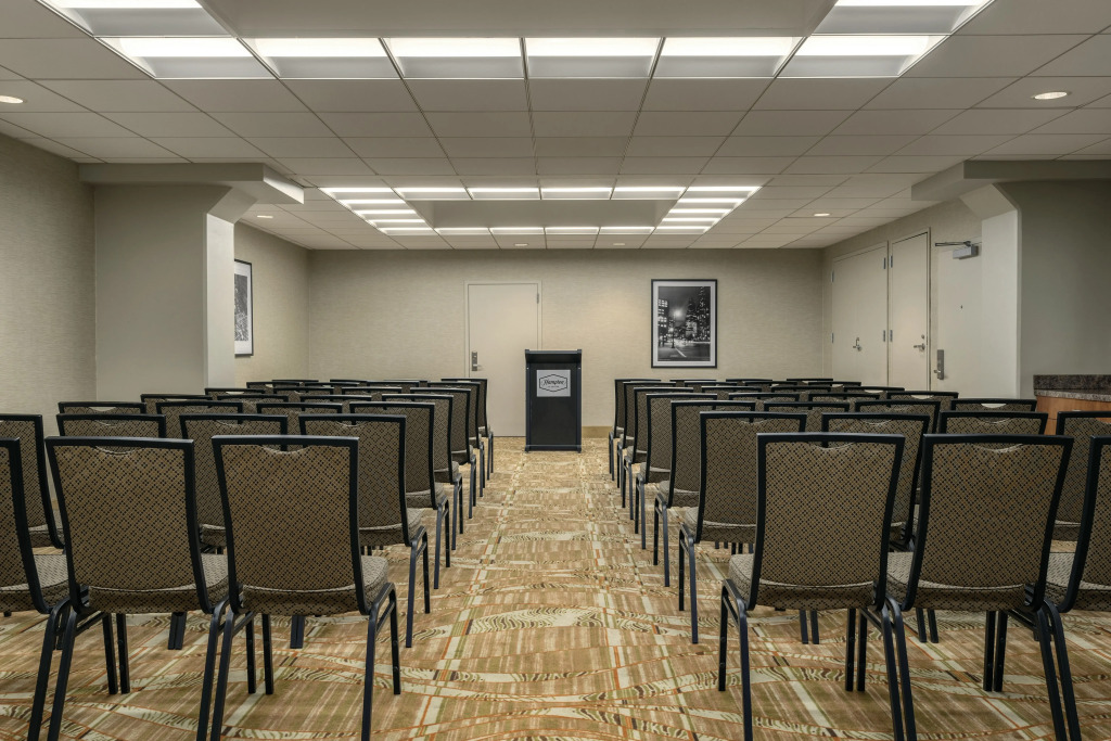 Hampton Inn New York - LaGuardia Airport