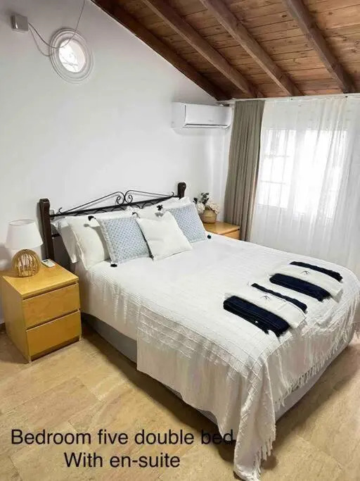 Beautiful 5 bed Villa with Pool