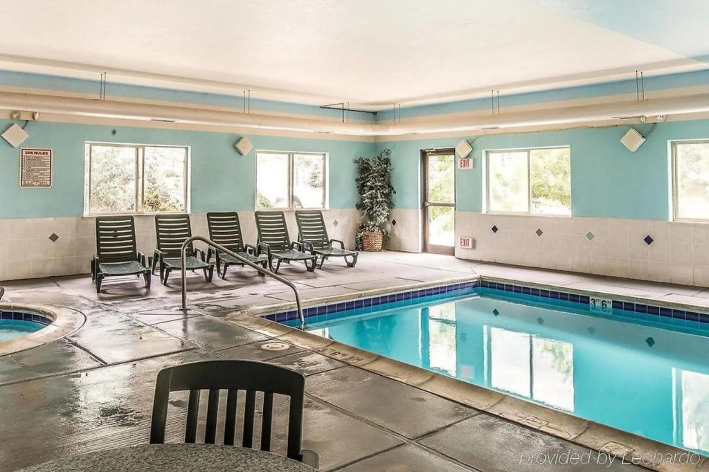 Econo Lodge Inn & Suites New Castle